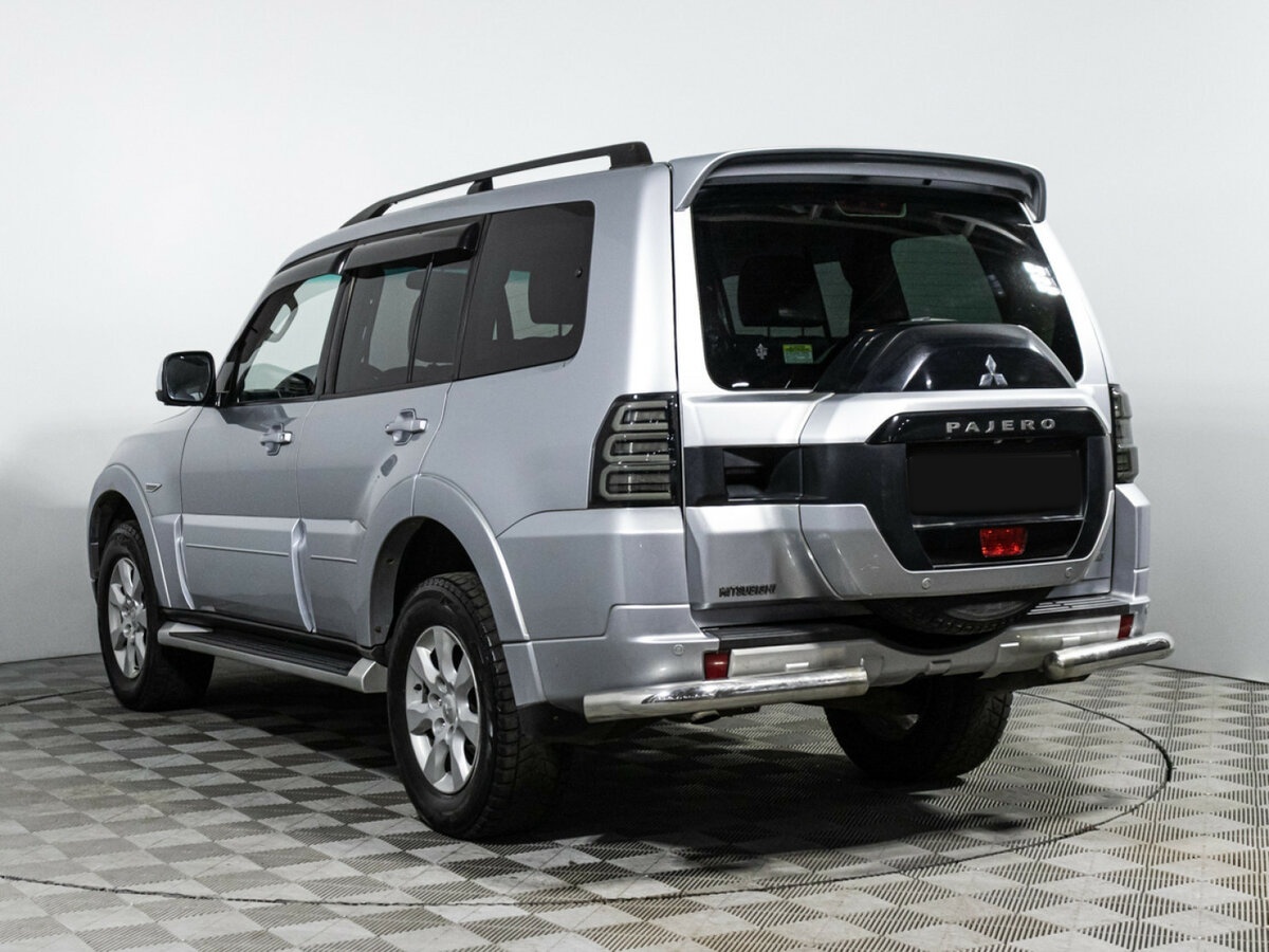 Mitsubishi Pajero с пробегом — 2015 год. Фото: #5