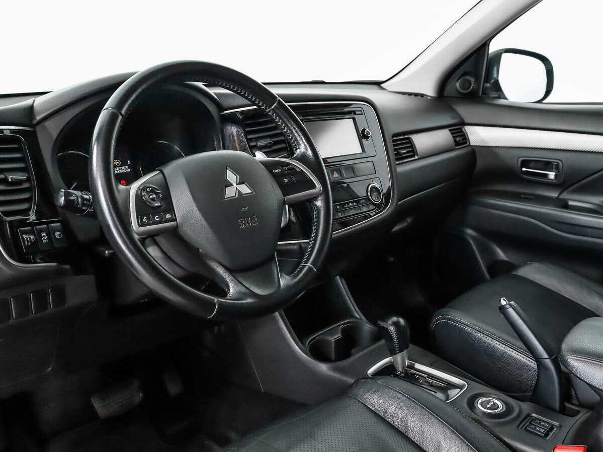 Mitsubishi Outlander с пробегом — 2014 год. Фото: #8