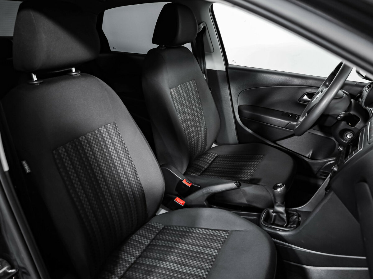 Volkswagen Polo с пробегом — 2018 год. Фото: #14