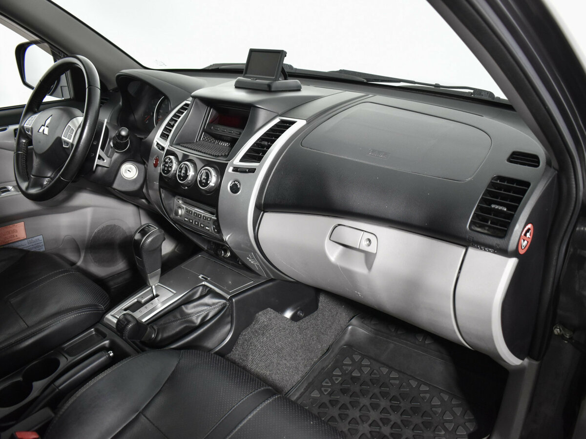 Mitsubishi Pajero Sport с пробегом — 2012 год. Фото: #9