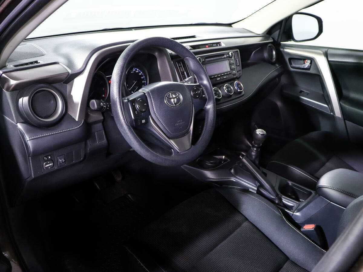 Toyota RAV4 с пробегом — 2018 год. Фото: #13