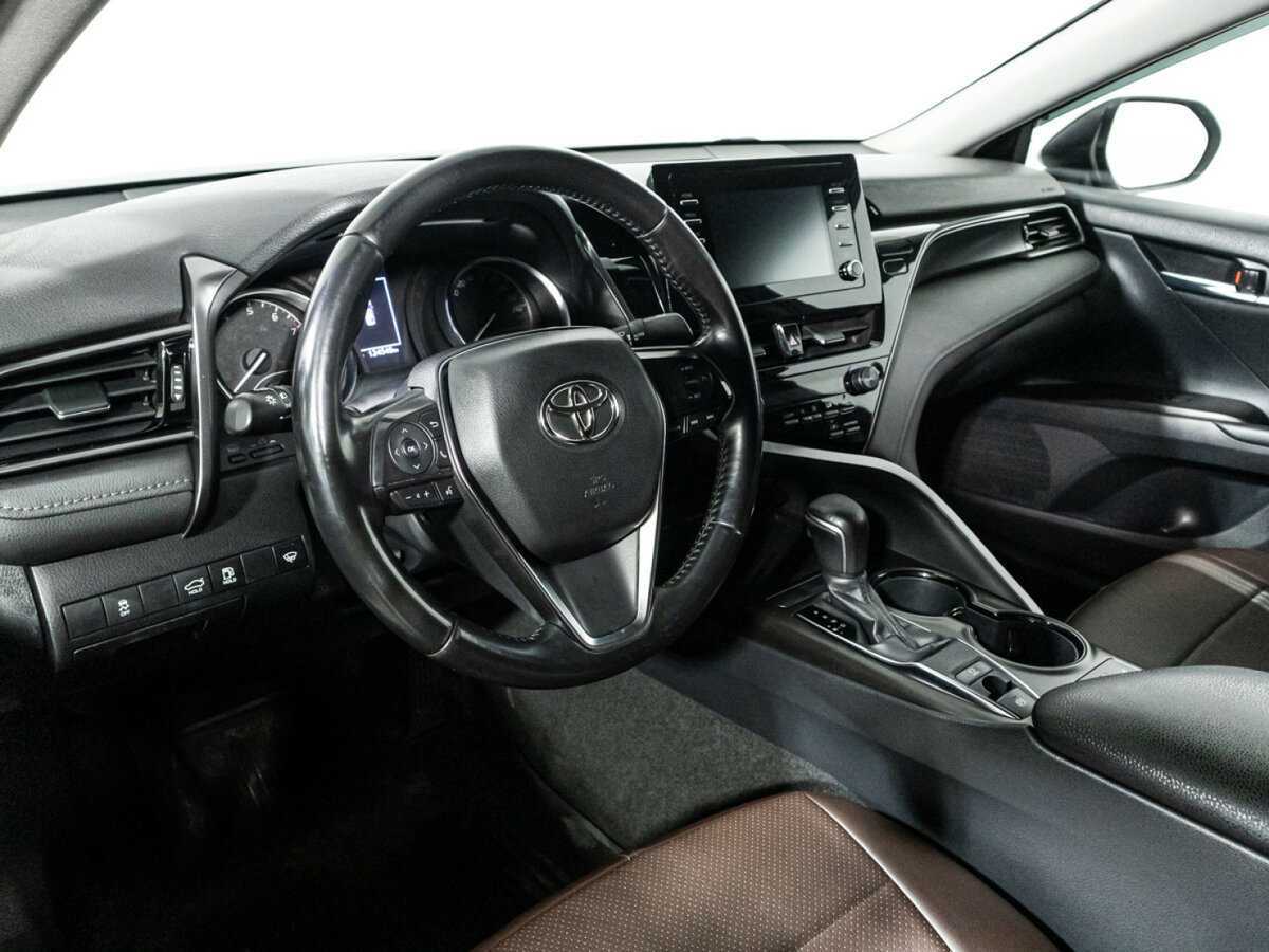 Toyota Camry с пробегом — 2022 год. Фото: #10