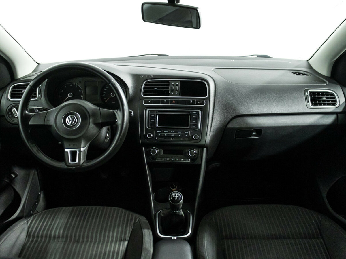 Volkswagen Polo с пробегом — 2013 год. Фото: #12