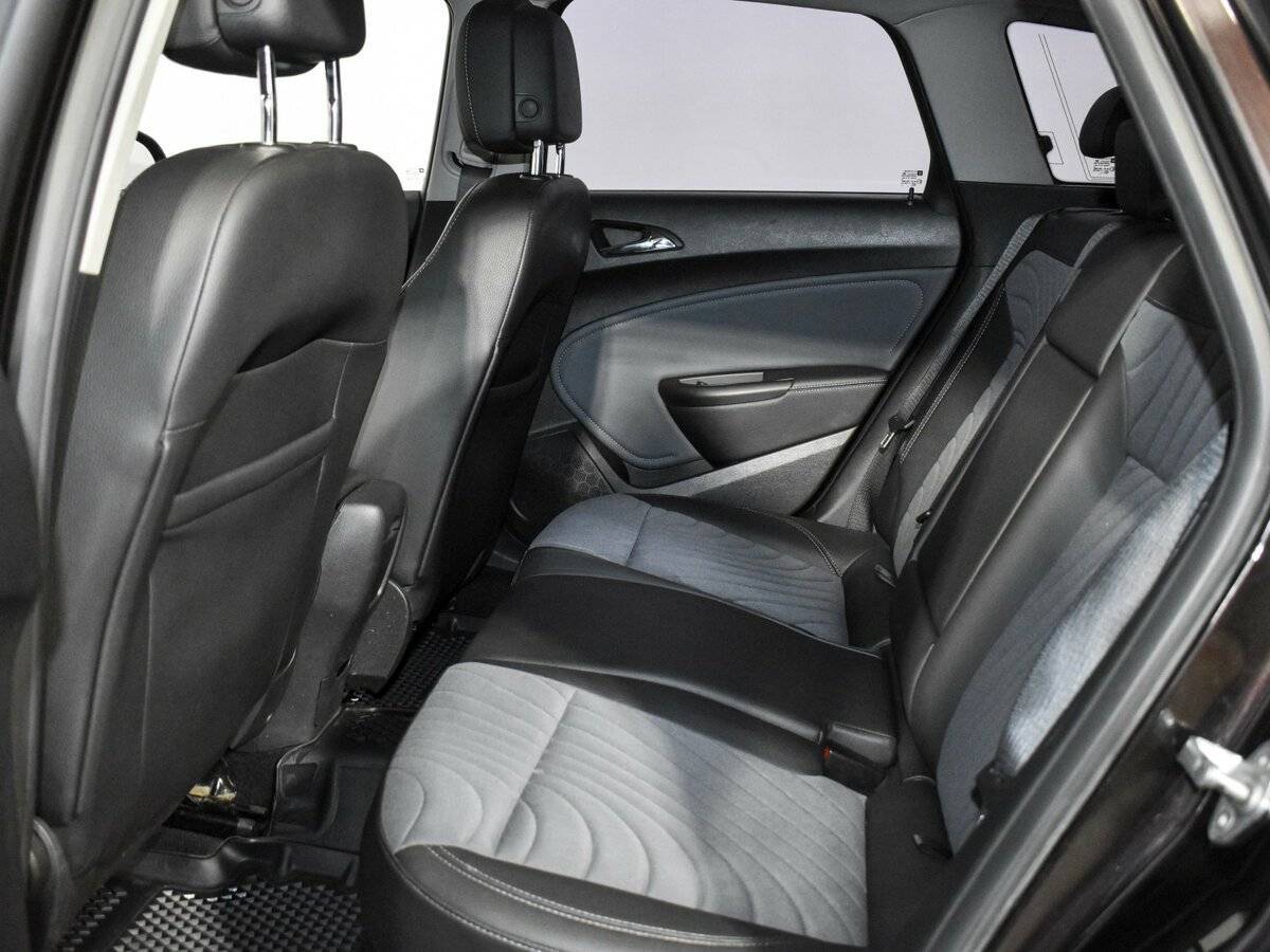 Opel Astra с пробегом — 2013 год. Фото: #9