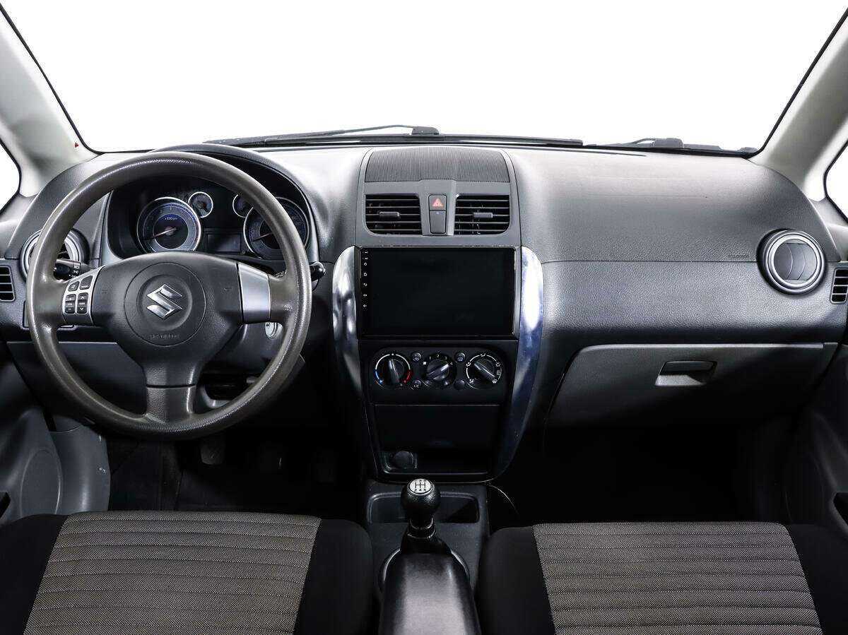 Suzuki SX4 с пробегом — 2013 год. Фото: #9