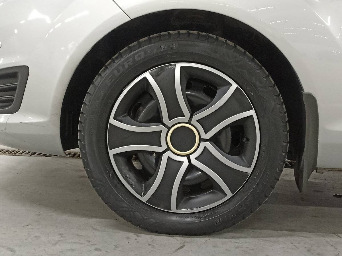 Ford Fiesta с пробегом — 2015 год. Фото: #15