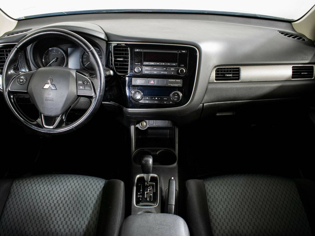 Mitsubishi Outlander с пробегом — 2015 год. Фото: #10