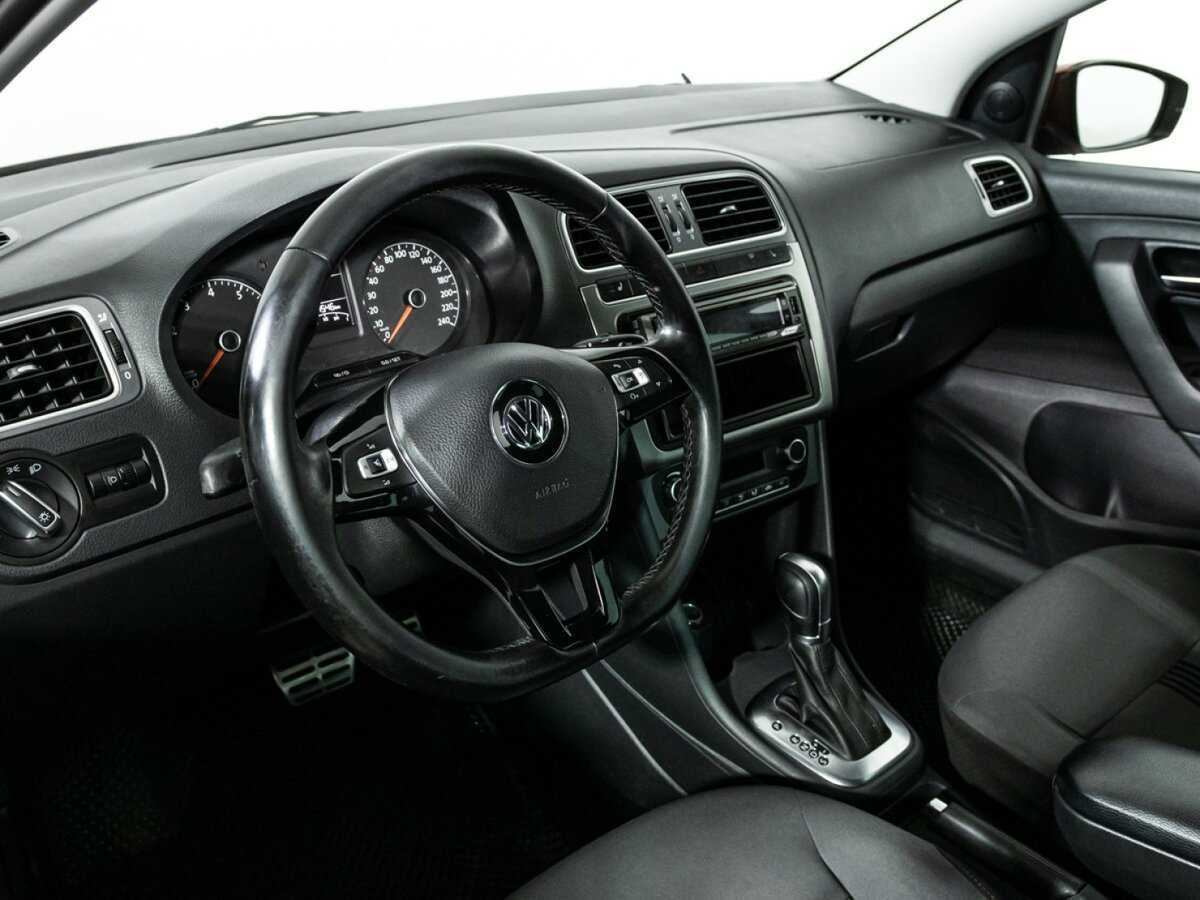 Volkswagen Polo с пробегом — 2016 год. Фото: #10