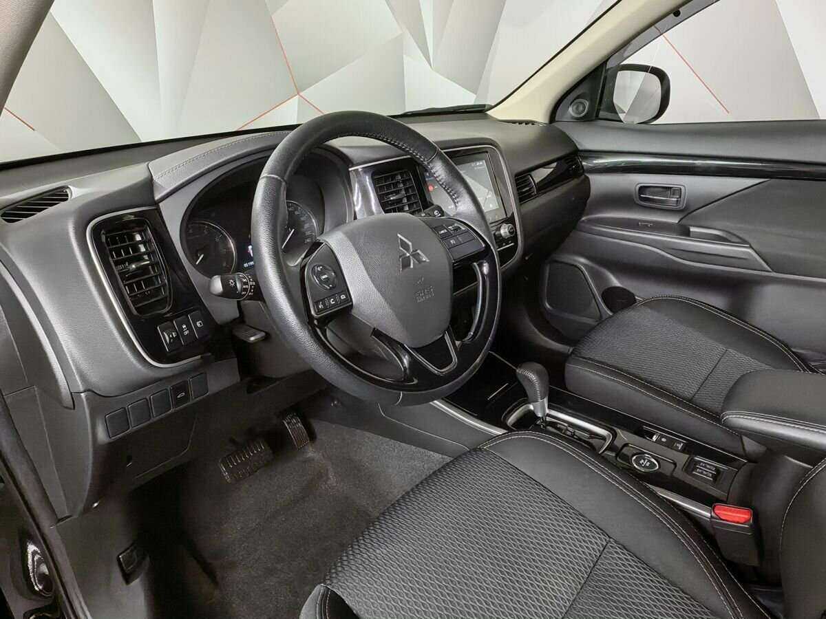 Mitsubishi Outlander с пробегом — 2022 год. Фото: #9