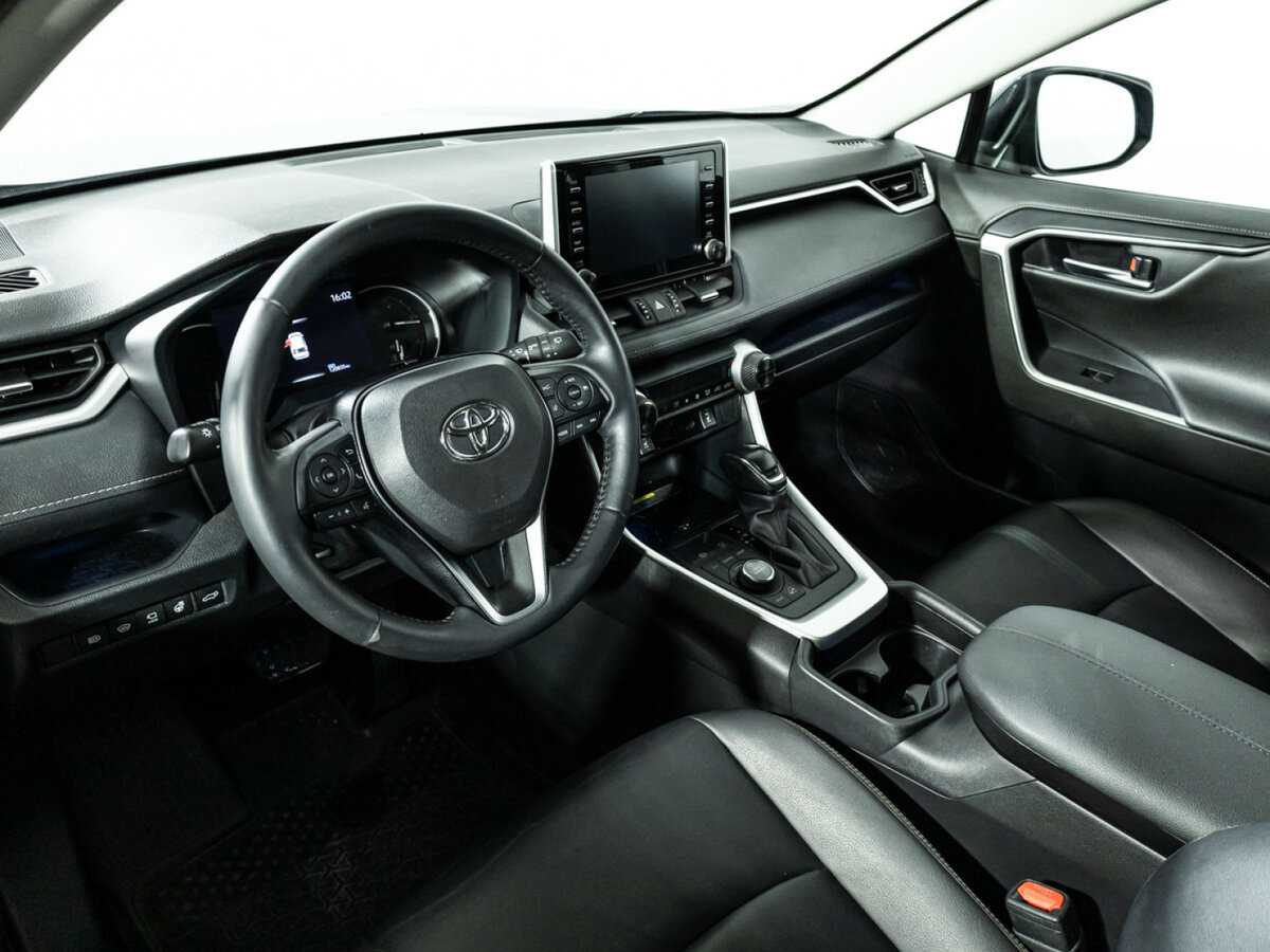 Toyota RAV4 с пробегом — 2021 год. Фото: #9