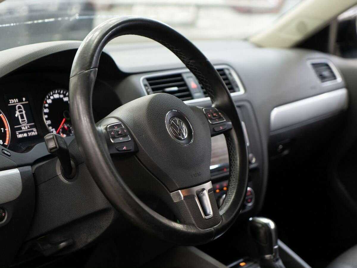 Volkswagen Jetta с пробегом — 2013 год. Фото: #4