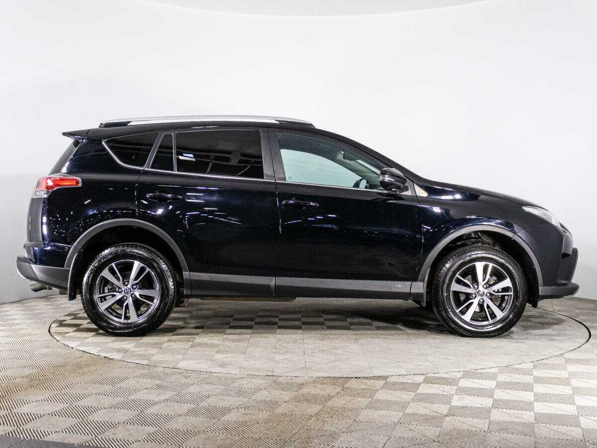 Toyota RAV4 с пробегом — 2017 год. Фото: #3