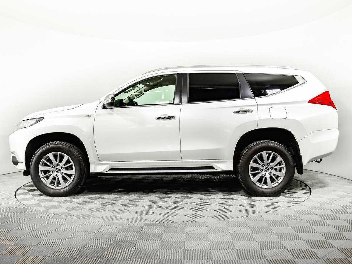 Mitsubishi Pajero Sport с пробегом — 2017 год. Фото: #7