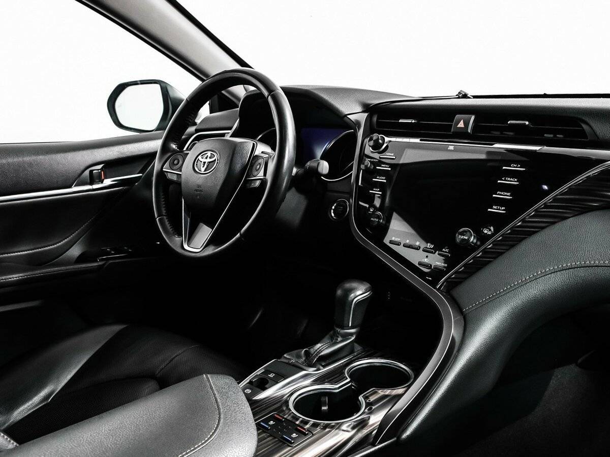 Toyota Camry с пробегом — 2019 год. Фото: #8