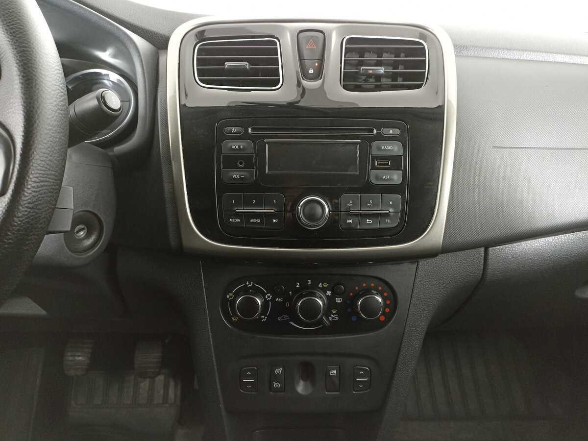 Renault Logan с пробегом — 2015 год. Фото: #13