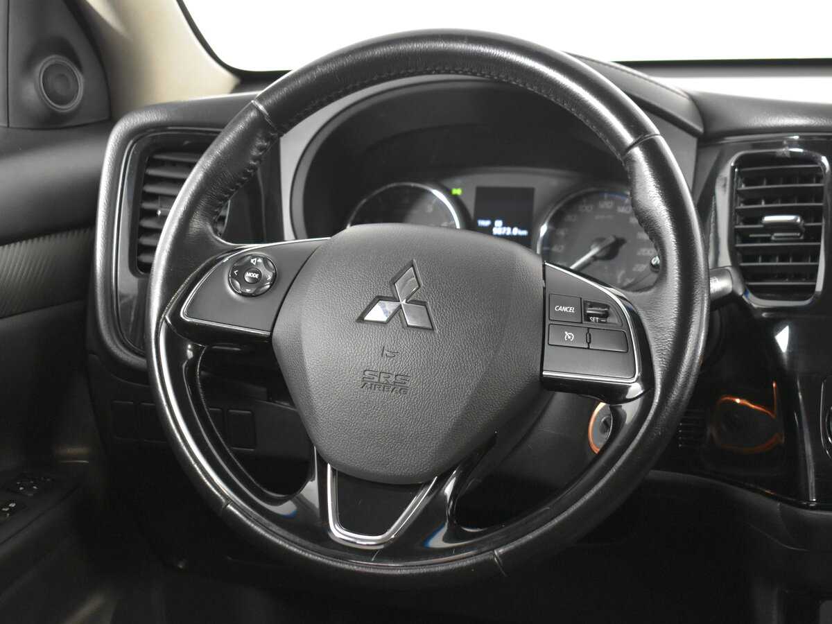Mitsubishi Outlander с пробегом — 2017 год. Фото: #9