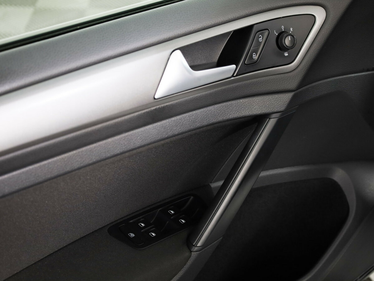 Volkswagen Golf с пробегом — 2013 год. Фото: #10