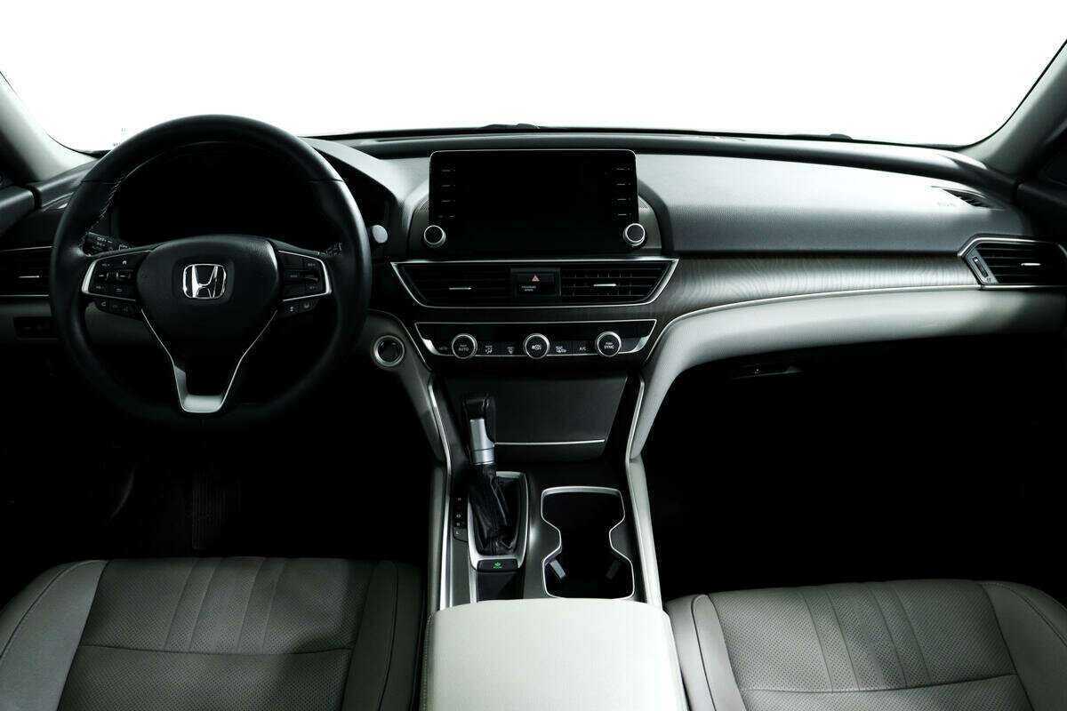 Honda Accord с пробегом — 2018 год. Фото: #10