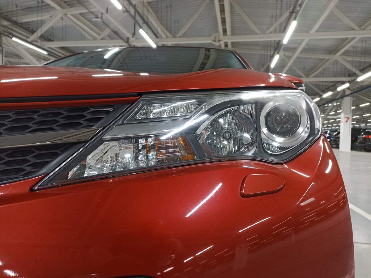 Toyota RAV4 с пробегом — 2014 год. Фото: #15