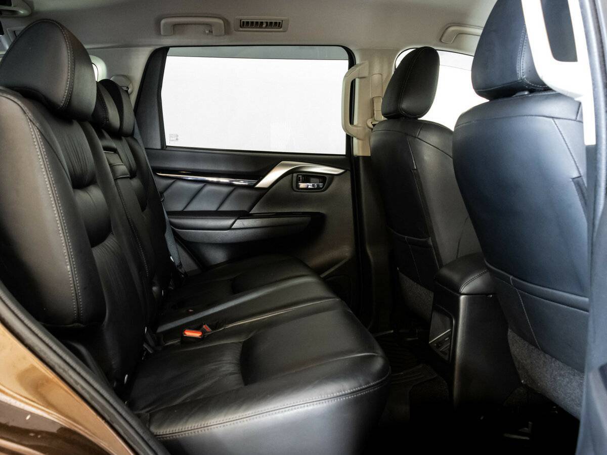 Mitsubishi Pajero Sport с пробегом — 2019 год. Фото: #16
