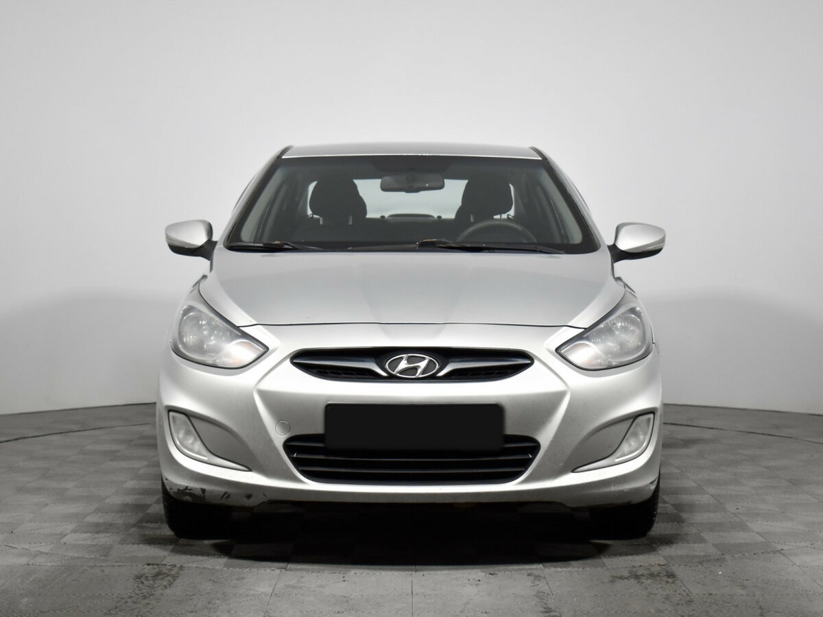 Hyundai Solaris с пробегом — 2012 год. Фото: #1