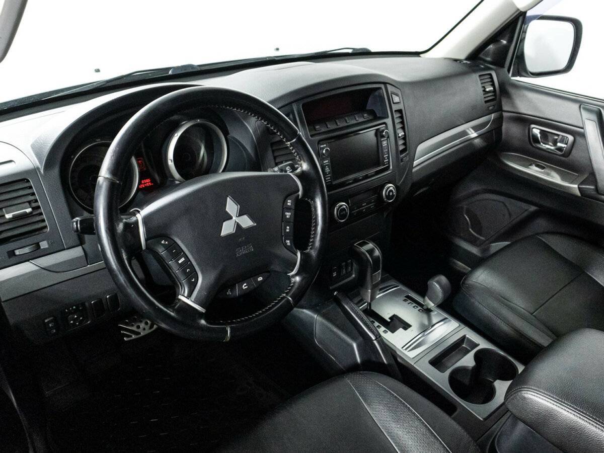 Mitsubishi Pajero с пробегом — 2012 год. Фото: #8
