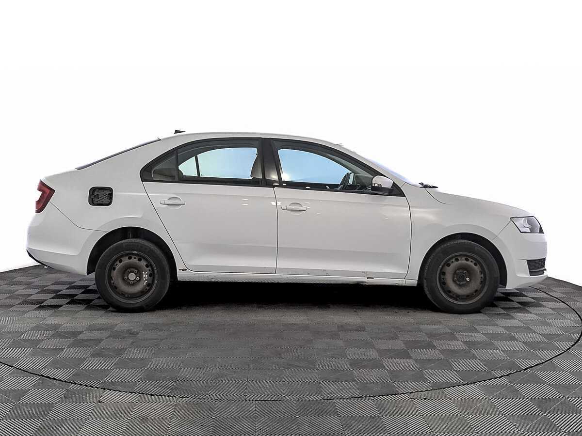 Skoda Rapid с пробегом — 2019 год. Фото: #3