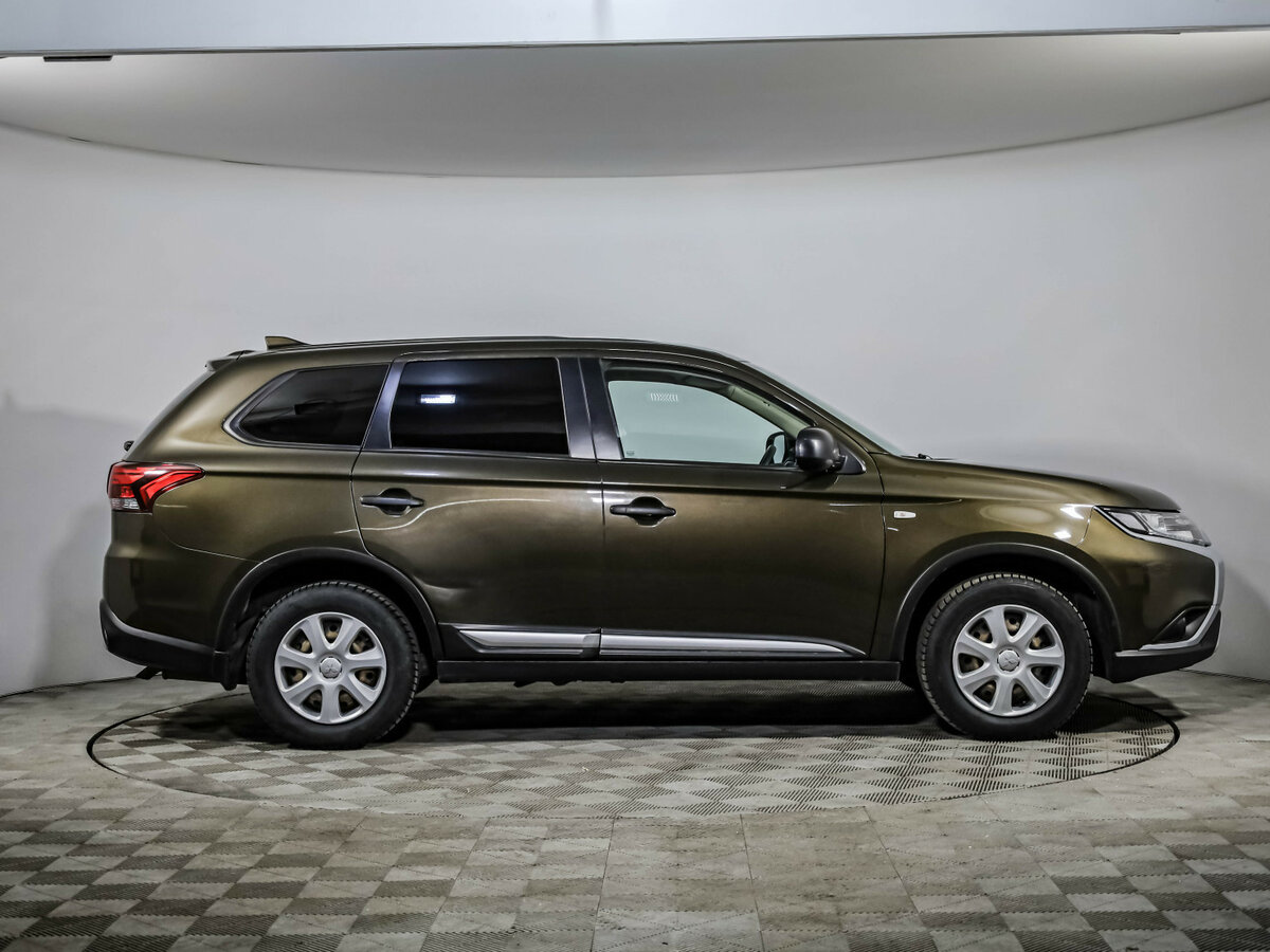 Mitsubishi Outlander с пробегом — 2020 год. Фото: #3