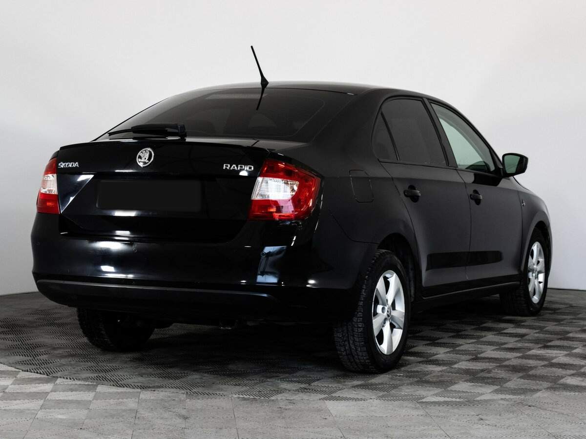Skoda Rapid с пробегом — 2015 год. Фото: #4