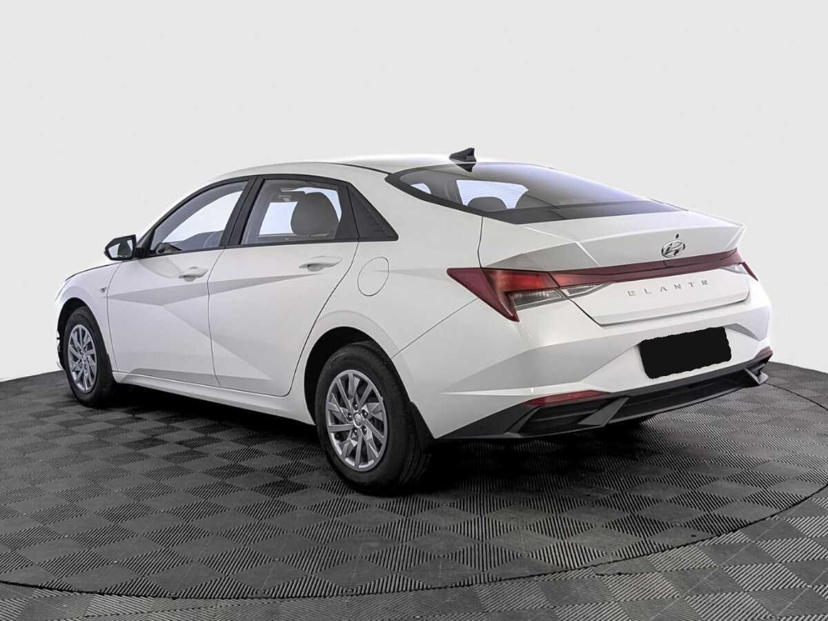 Hyundai Elantra с пробегом — 2021 год. Фото: #6