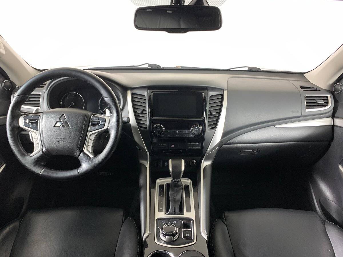 Mitsubishi Pajero Sport с пробегом — 2018 год. Фото: #11