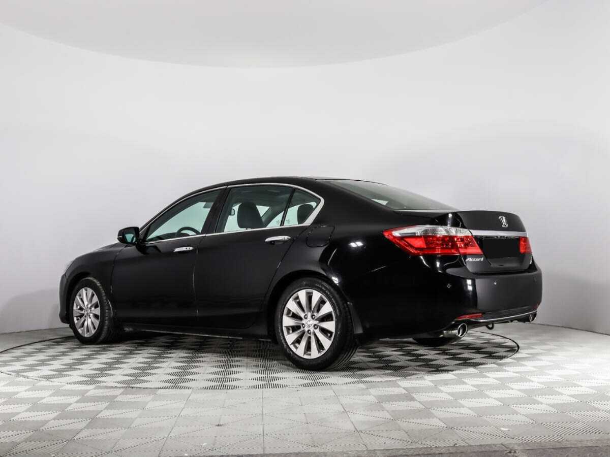 Honda Accord с пробегом — 2013 год. Фото: #6