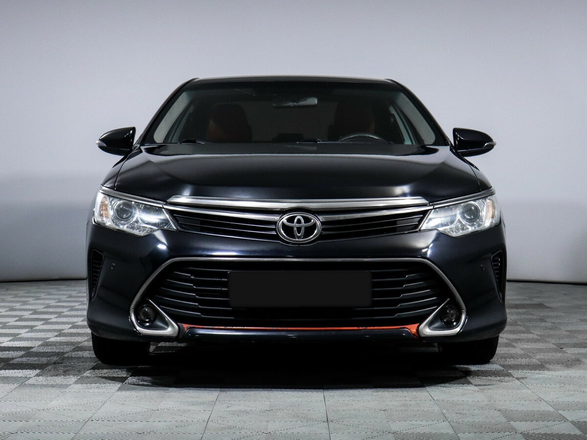 Toyota Camry с пробегом — 2016 год. Фото: #1