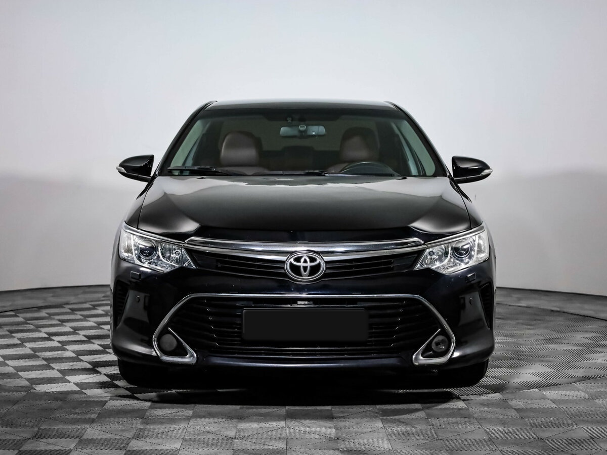 Toyota Camry с пробегом — 2017 год. Фото: #1