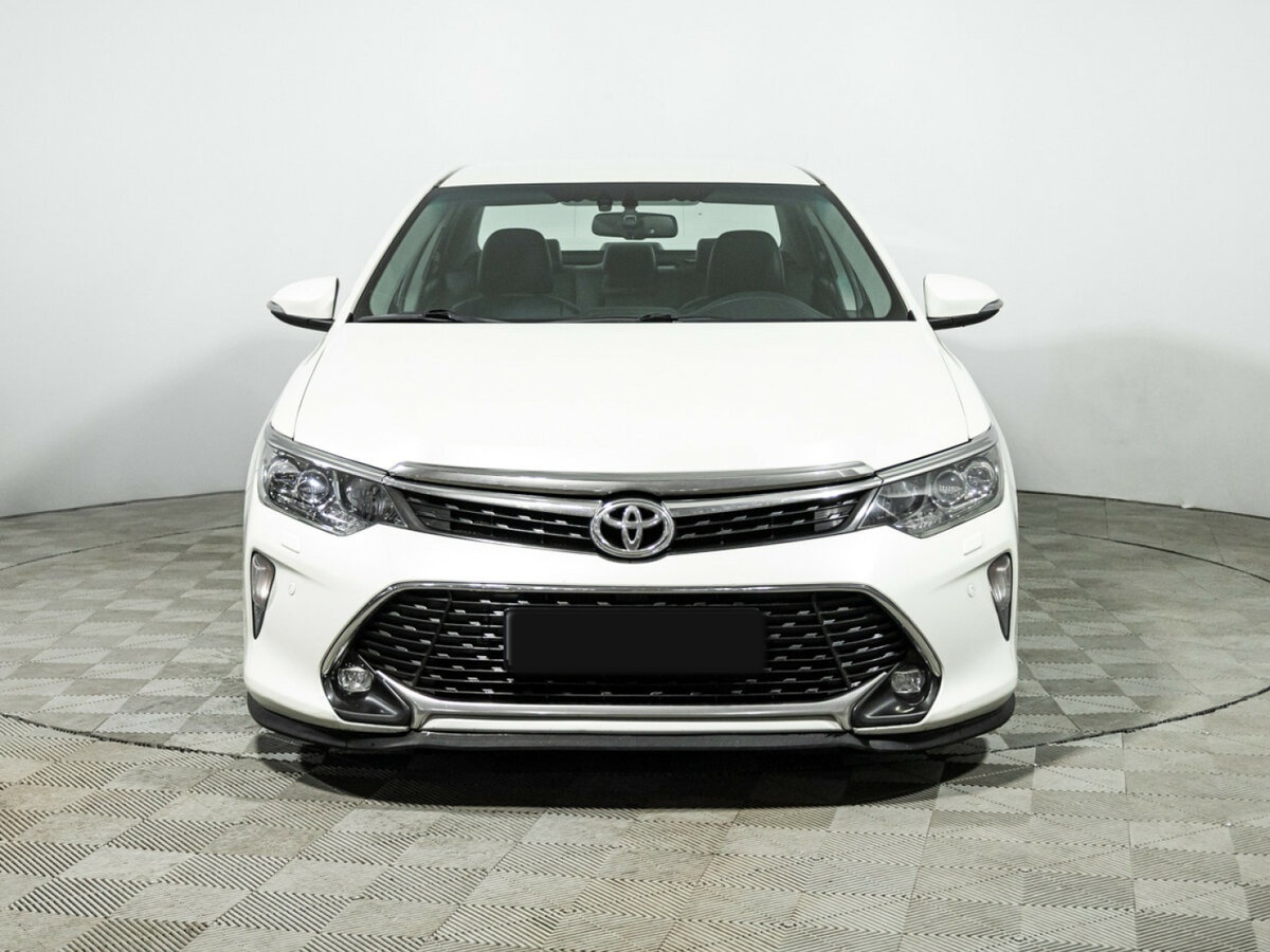 Toyota Camry с пробегом — 2017 год. Фото: #1