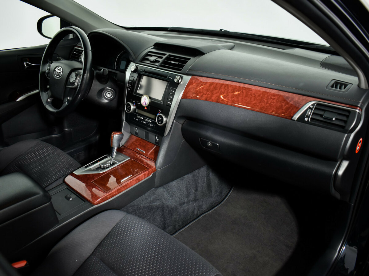 Toyota Camry с пробегом — 2012 год. Фото: #9