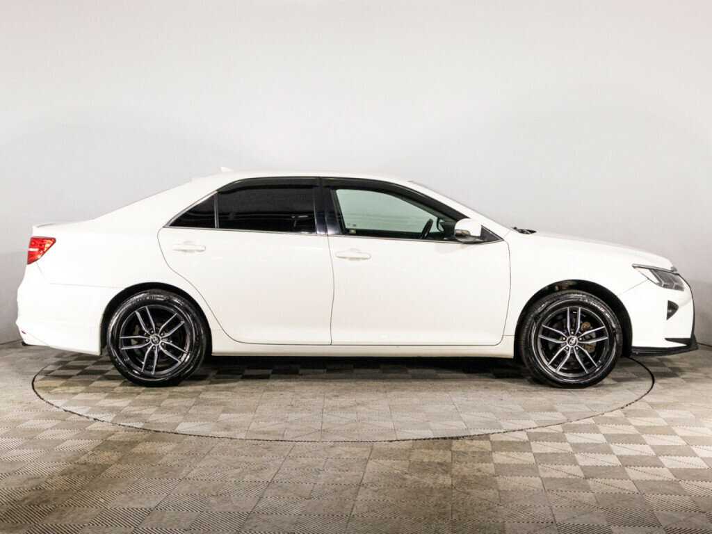 Toyota Camry с пробегом — 2018 год. Фото: #3