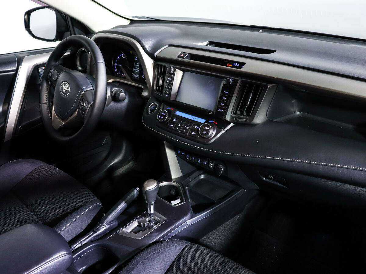 Toyota RAV4 с пробегом — 2017 год. Фото: #6