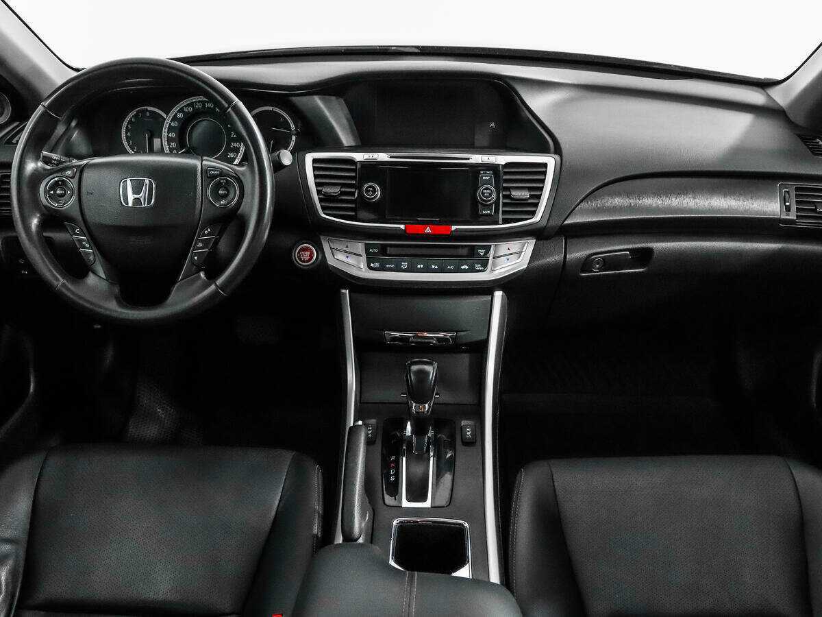 Honda Accord с пробегом — 2013 год. Фото: #11