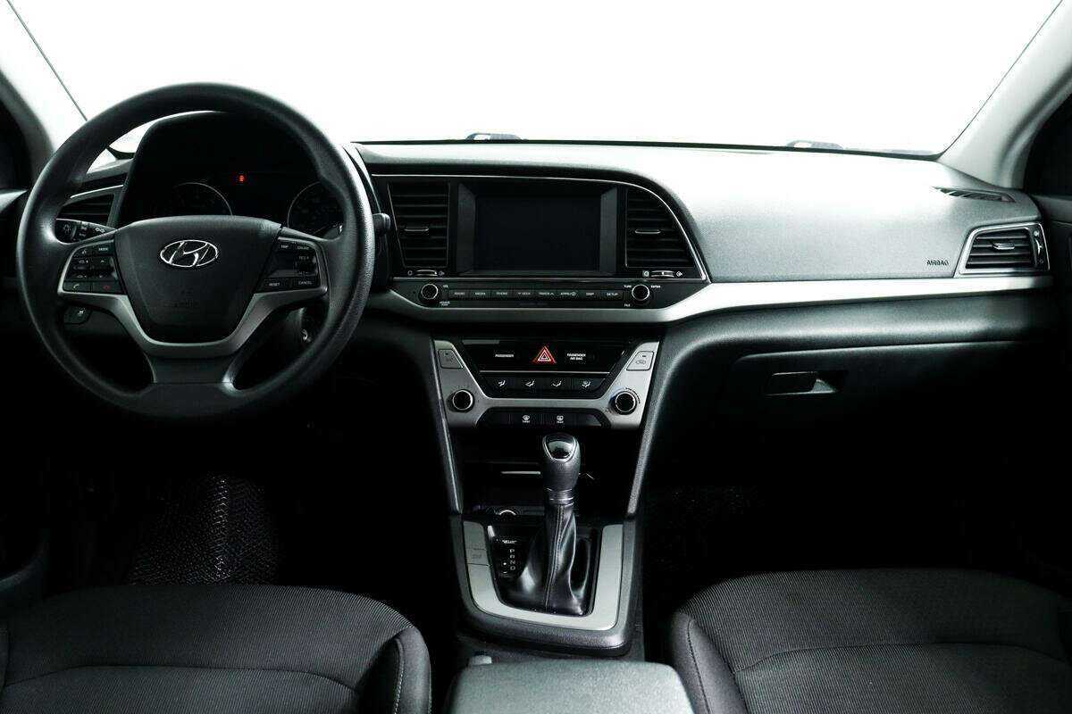 Hyundai Elantra с пробегом — 2018 год. Фото: #10