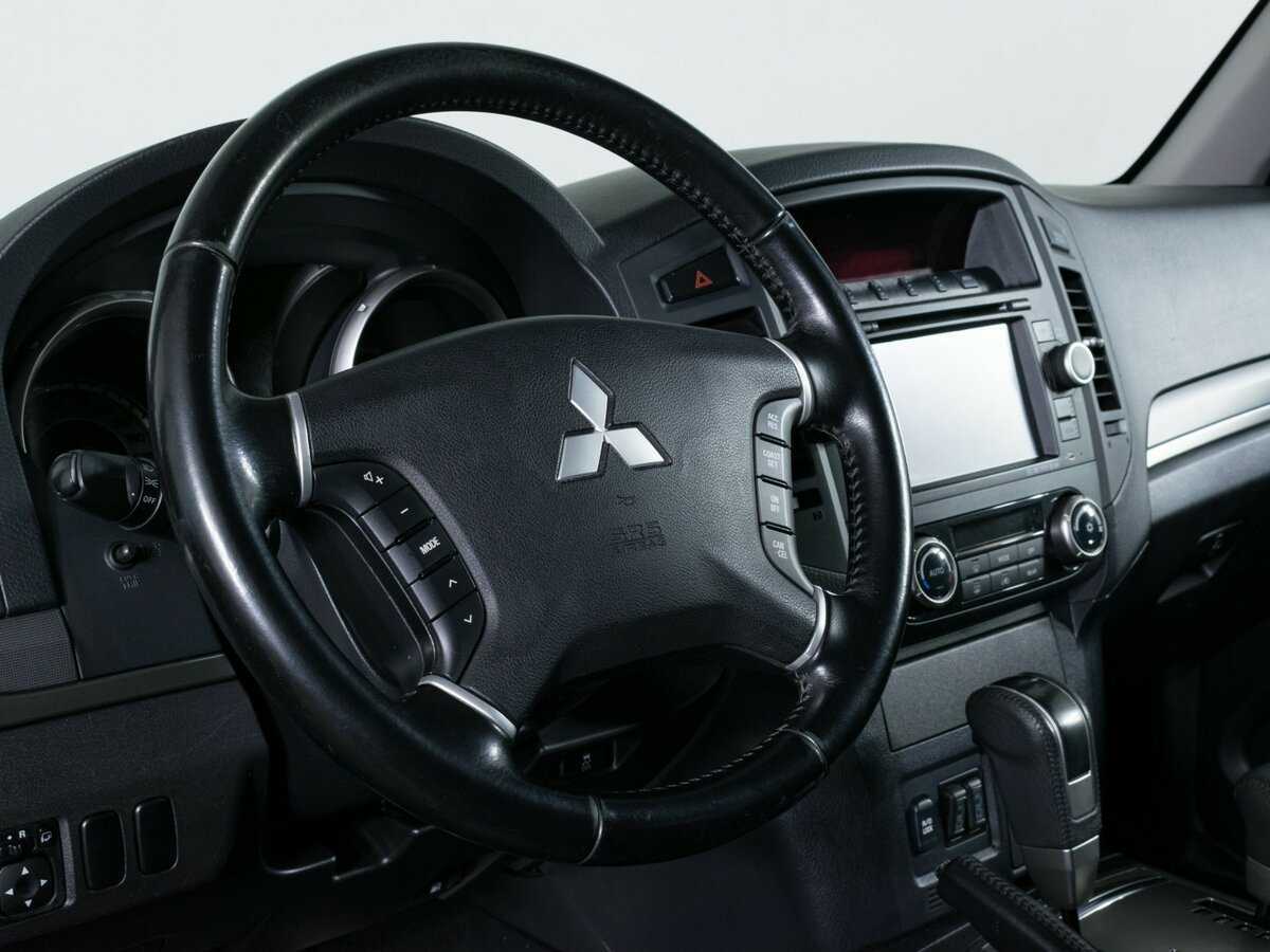 Mitsubishi Pajero с пробегом — 2012 год. Фото: #11