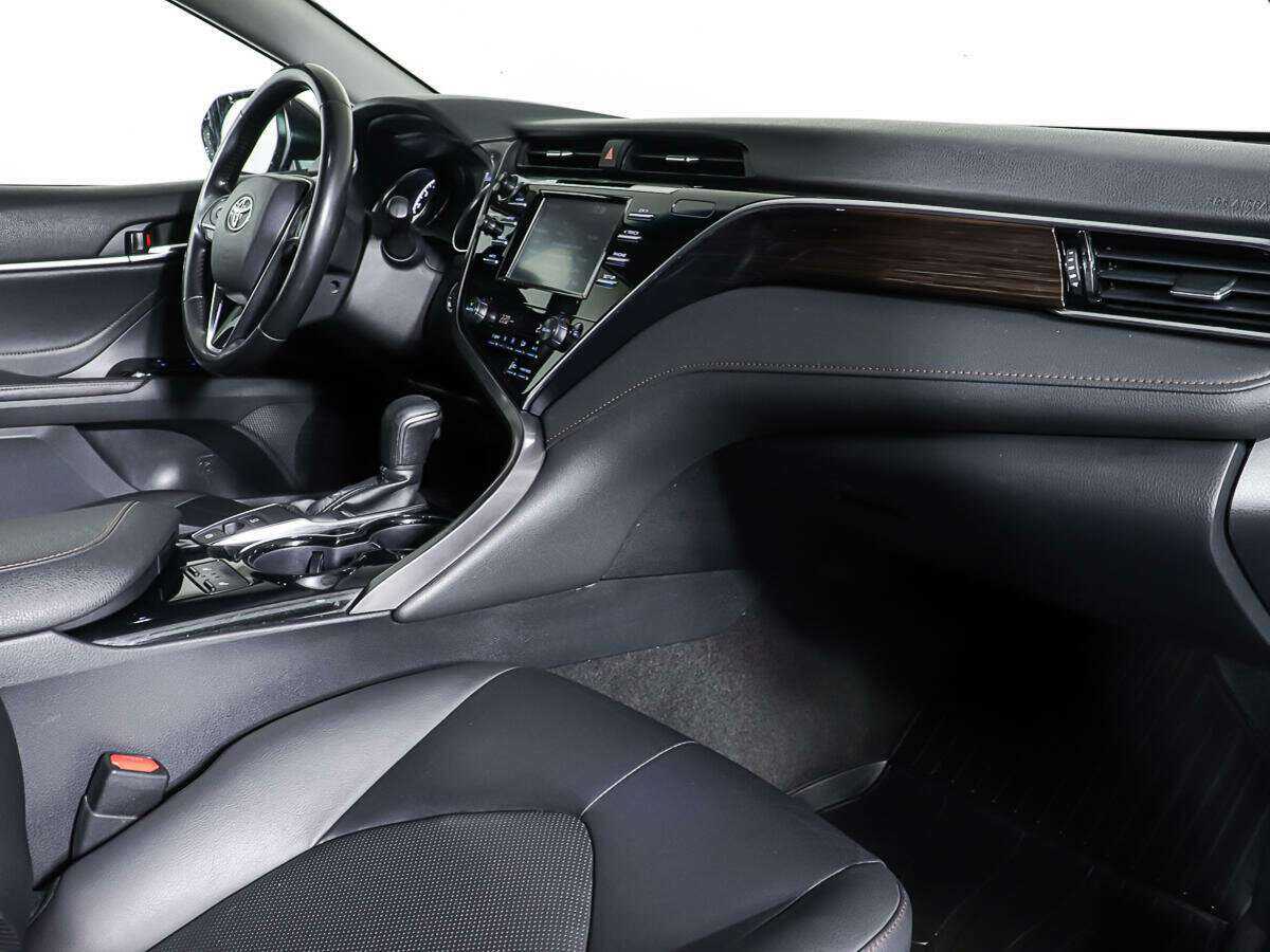 Toyota Camry с пробегом — 2020 год. Фото: #3