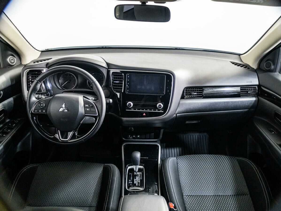 Mitsubishi Outlander с пробегом — 2020 год. Фото: #11