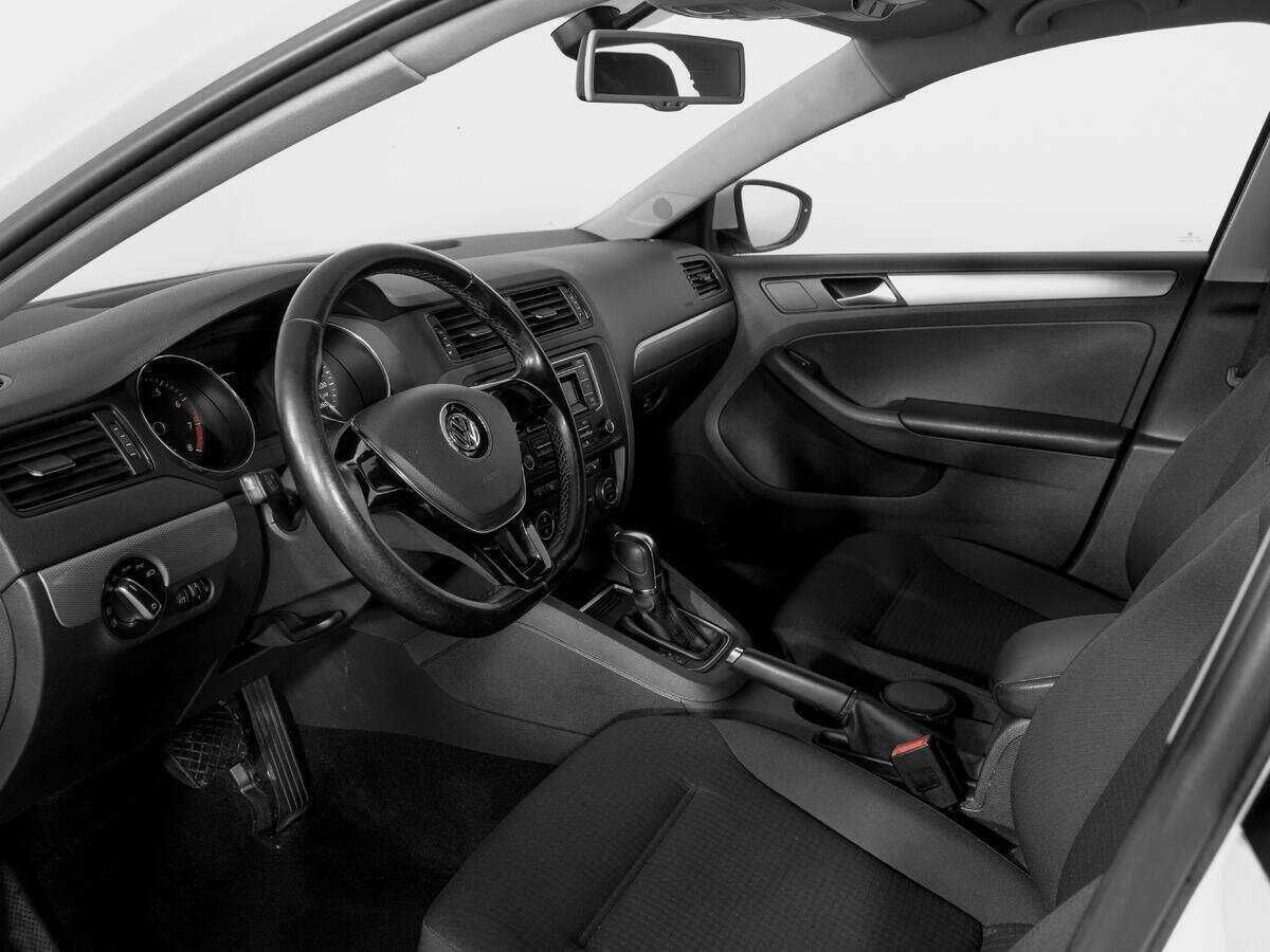 Volkswagen Jetta с пробегом — 2016 год. Фото: #14