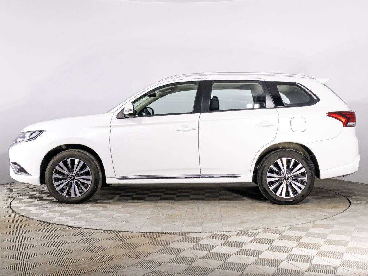 Mitsubishi Outlander с пробегом — 2022 год. Фото: #6