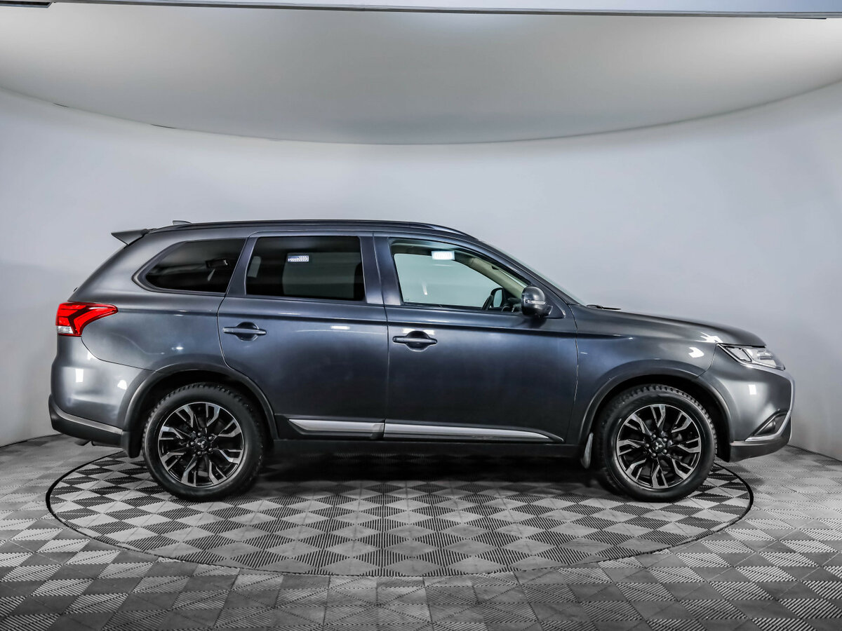 Mitsubishi Outlander с пробегом — 2021 год. Фото: #3