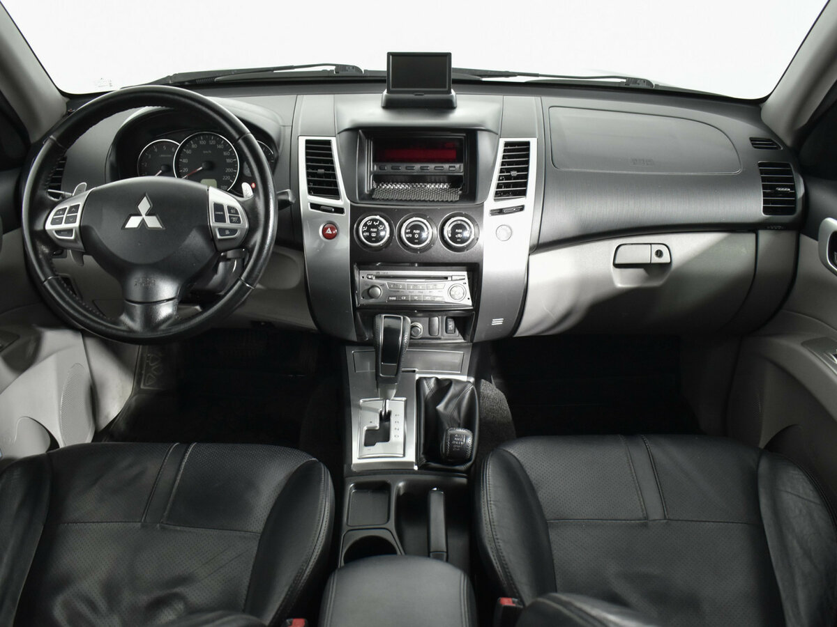 Mitsubishi Pajero Sport с пробегом — 2012 год. Фото: #10