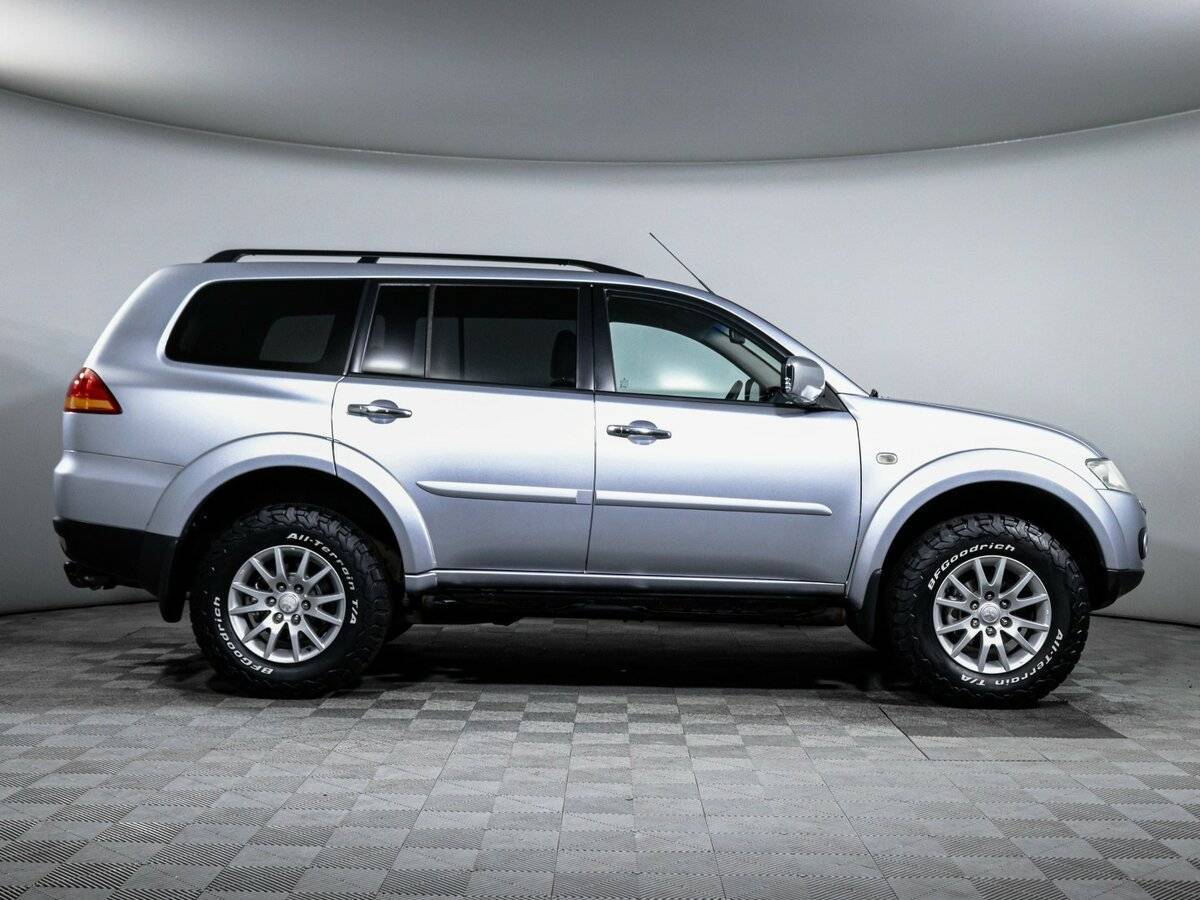 Mitsubishi Pajero Sport с пробегом — 2013 год. Фото: #3