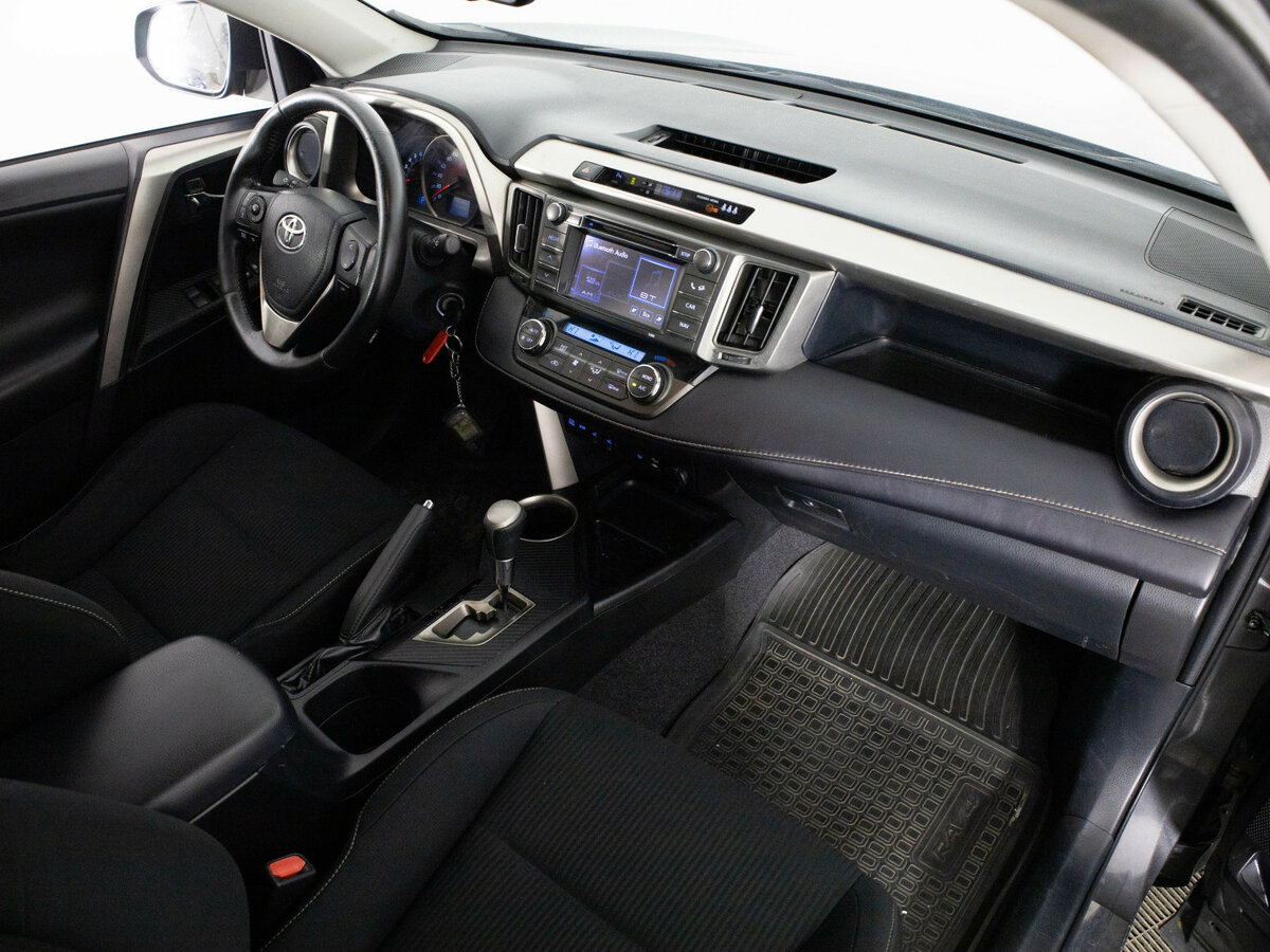 Toyota RAV4 с пробегом — 2013 год. Фото: #14