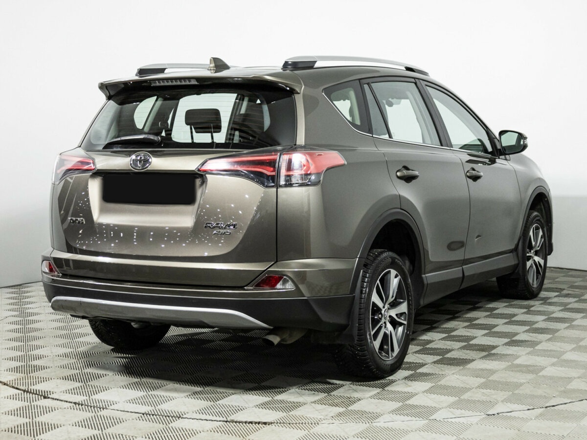 Toyota RAV4 с пробегом — 2017 год. Фото: #4